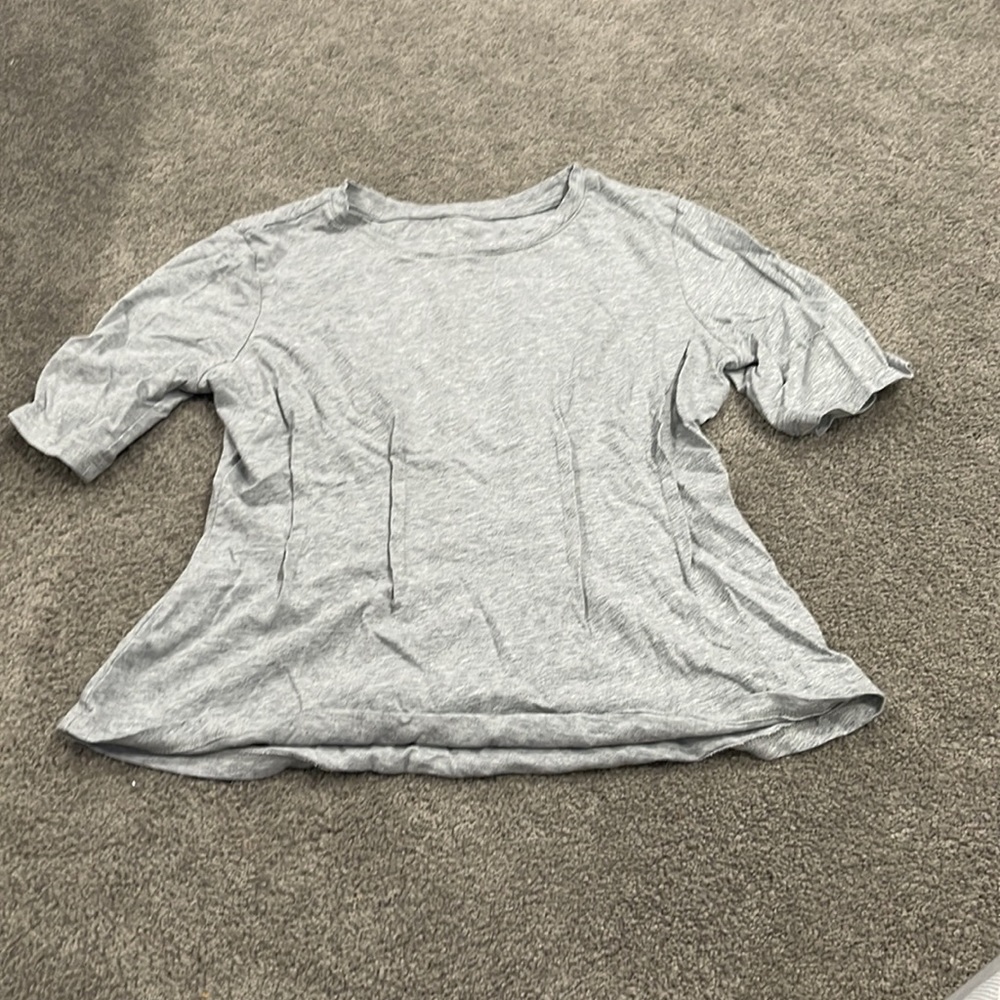 t shirt cinched at the waist